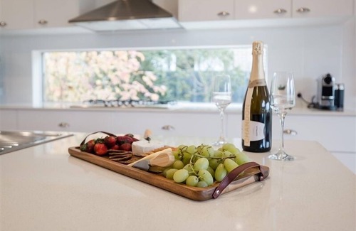 Inverloch Casa | Surfside Serenity Stay 5 nights & pay for 3 Winter Promo