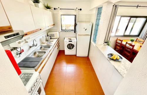 Cape Saint Vincent Apartamento | Surfside Sunny Seaview Apartment with Balcony