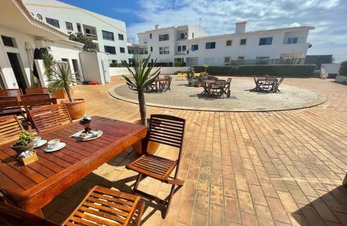Cape Saint Vincent Apartamento | Surfside Sunny Seaview Apartment with Balcony