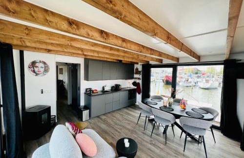 Monnickendam Alquiler De Eote | Surla Houseboat "De Albatros" in Monnickendam Tender included