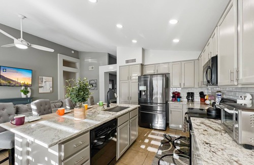 Kingswood Parke Casa | Surprise Pool Home! Close to Everything. Sleeps 13.