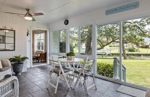 Newport Cabaña | Surrey Cottage