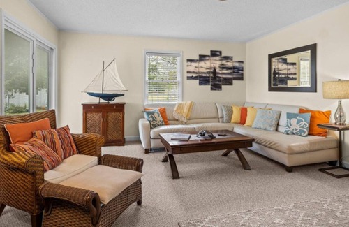 Newport Cabaña | Surrey Cottage