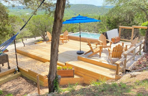 Leander Casa | Surrounded by hills + xll spa + pool table + game room + two master rooms