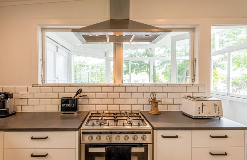 Ponsonby Villa | Urban Villa in Ponsonby offers a quiet lifestyle accompanied by an enclosed terrace for the ultimate