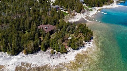 Miller Lake Casa | Surrounded By Water, W Hot Tub & Lounges