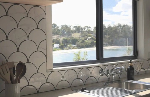 Surveyors Bay Cabaña | Surveyors Cottage - 40 steps to the beach