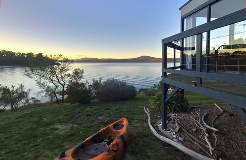 Surveyors Bay Cabaña | Surveyors Cottage - 40 steps to the beach