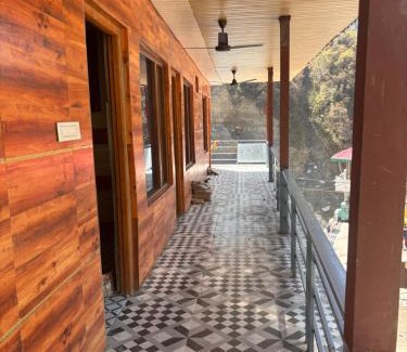 Kharsali Casa | Susharda Sewa Sansthan Jankichatti by Omji - Yamunotri Prime Location, Newly renovated