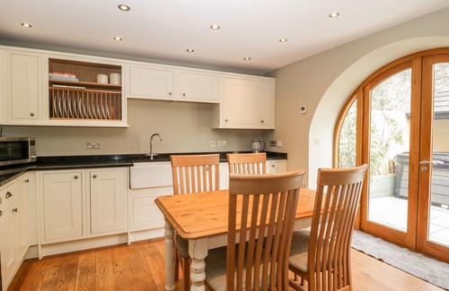 Weston-super-Mare Cabaña | SUTHERLAND BARN, pet friendly, character holiday cottage in Hutton
