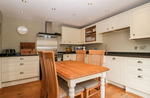 Weston-super-Mare Cabaña | SUTHERLAND BARN, pet friendly, character holiday cottage in Hutton