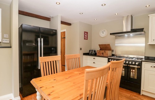 Weston-super-Mare Cabaña | SUTHERLAND BARN, pet friendly, character holiday cottage in Hutton