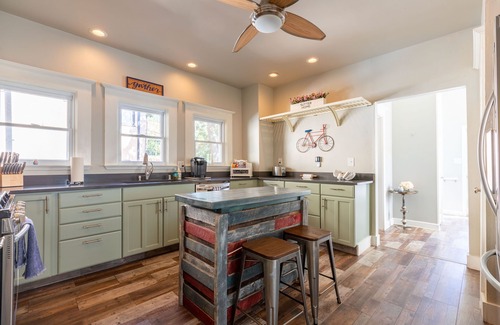 Central Sacramento Casa | Sutter Midtown 3bd Inicio con piscina compartida