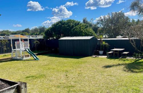 Anna Bay Casa | Suzie Q - Spacious 4BR home - 150m to beach - Pet Friendly