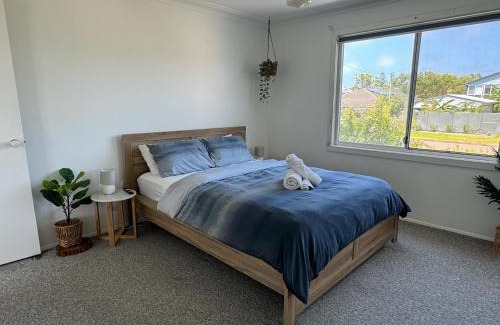 Anna Bay Casa | Suzie Q - Spacious 4BR home - 150m to beach - Pet Friendly