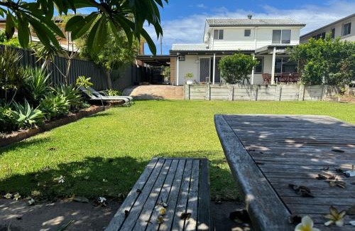 Anna Bay Casa | Suzie Q - Spacious 4BR home - 150m to beach - Pet Friendly