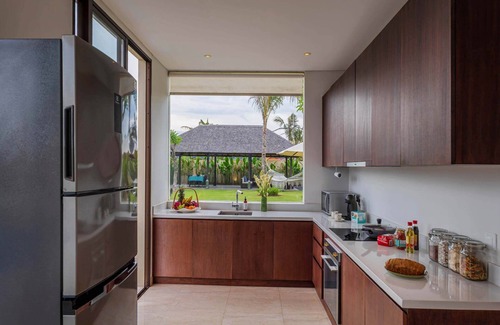 Ketewel Villa | Svarga 3 Bedrooms Brand New Stylish Villa With Private Pool, Lawn, Gazebo