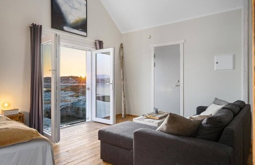 Averoy Municipality Casa | Sveggvika Guesthouse