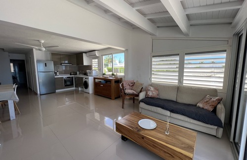 Nettle Bay Casa | Sweet Home SXM Baie Nettlé Feet in the water on the beach