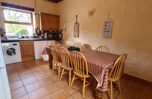 Whitland Cabaña | TRAGO COTTAGE, pet friendly, con piscina en Llanboidy, Ref 924597
