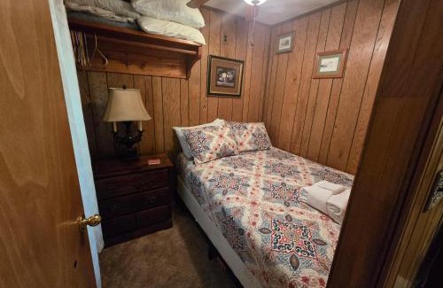 Oakland Casa | Swallow Falls Cabin 1