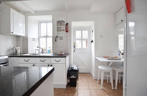 St Just Cabaña | Swallow's Nest - cosy miner's cottage in the heart of St Just, dog friendly