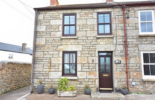 St Just Cabaña | Swallow's Nest - cosy miner's cottage in the heart of St Just, dog friendly