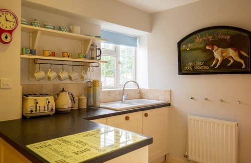 Broadway Cabaña | Swallows Rest, Sleeps 6, Walks on Doorstep