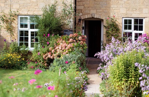 Broadway Cabaña | Swallows Rest, Sleeps 6, Walks on Doorstep