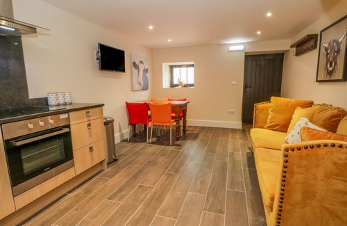 Allgreave Cabaña | SWALLOWS RETURN, romantic in Sutton Near Macclesfield