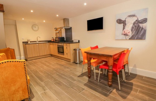 Allgreave Cabaña | SWALLOWS RETURN, romantic in Sutton Near Macclesfield