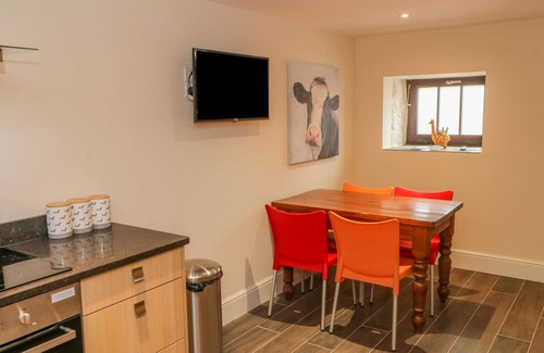 Allgreave Cabaña | SWALLOWS RETURN, romantic in Sutton Near Macclesfield
