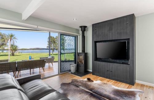 Swansea Casa | Swan Lake By Coast Hosting