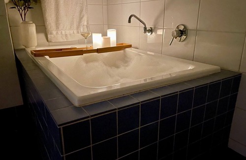 Bayswater Casa | Swan Retreat - 2 bedroom/modern interiors/views