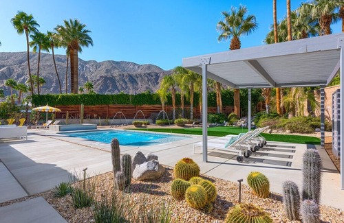 Vista Las Palmas Casa | Swank Casa! Mediados de siglo Diseñador Showplace! 4 Master Suites! Pool! Spa! Mt Views