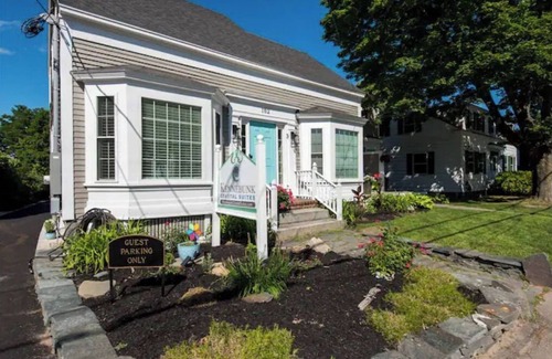 Kennebunk Casa | Swanky Flat in the Heart of Dock Square, SUPER CLEAN! WALK TO EVERYTHING!