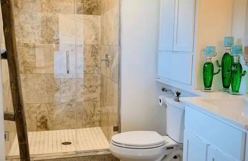 East Cesar Chavez Casa | Swanky Townhome