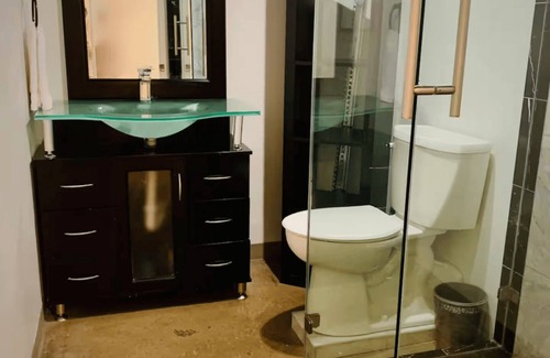 East Cesar Chavez Casa | Swanky Townhome