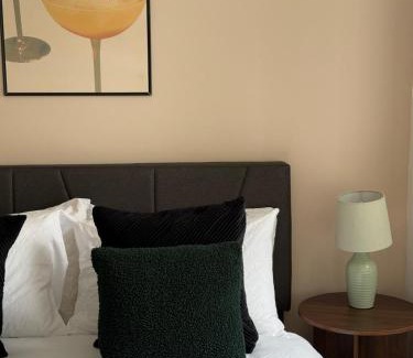 Swiss Cottage Apartamento | Swanky two bedroom flat with balcony near swiss cottage and regents park