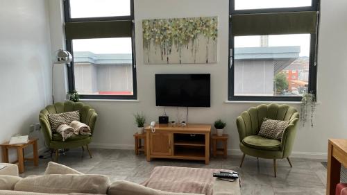 Castle Apartamento | SWANSEA BAY, MARINA & ARENA VIEW Mins to BEACH & CITY