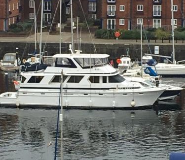 Castle Apartamento | SWANSEA BAY, MARINA & ARENA VIEW Mins to BEACH & CITY
