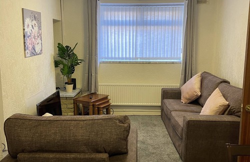 St. Thomas Casa | Swansea cosy stay- 5 mins walk to city centre and 10mins to the beach