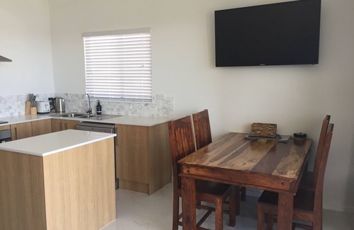 Swansea Casa | Swansea Lakeside Retreat es una gran propiedad a orillas del lago Macquarie