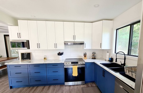 Swansea Point Casa | Swansea's best kept secret! Well situated, recently renovated, family operated.