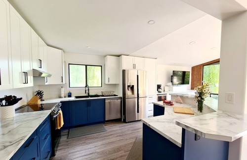 Swansea Point Casa | Swansea's best kept secret! Well situated, recently renovated, family operated.