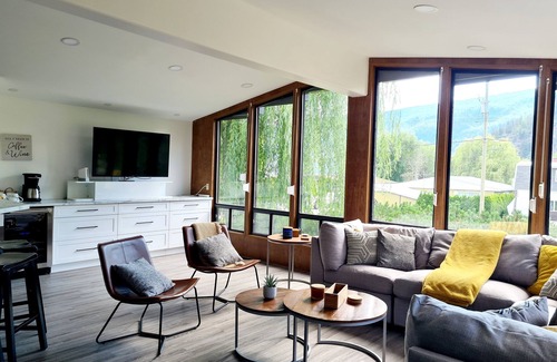 Swansea Point Casa | Swansea's best kept secret! Well situated, recently renovated, family operated.