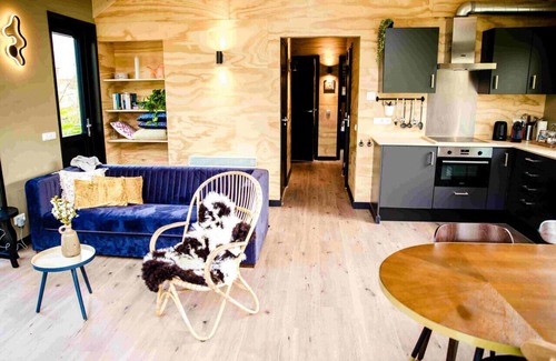 Grou Casa | Swarm 3 water lodges next to each other in Friesland