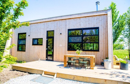 Grou Casa | Swarm 3 water lodges next to each other in Friesland