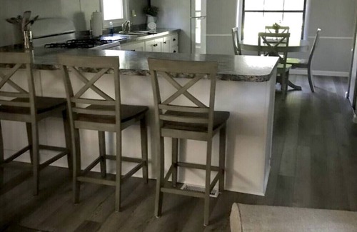 Greenwood Casa | Swartzentruber Cottage close to DE Turf & Beaches, also for traveling nurses!