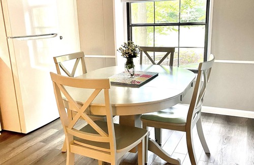 Greenwood Casa | Swartzentruber Cottage close to DE Turf & Beaches, also for traveling nurses!